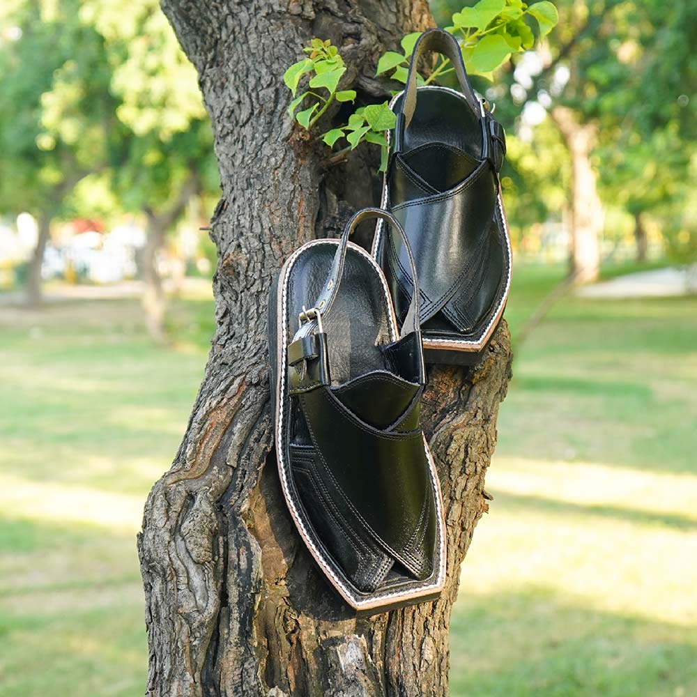 Kaptan chappal Black